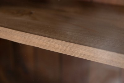 oak-shelf-close-up